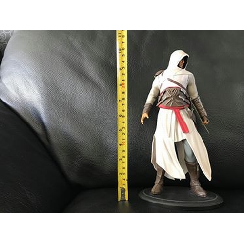 99 - CRACKING ASSASINS CREED FIGURE