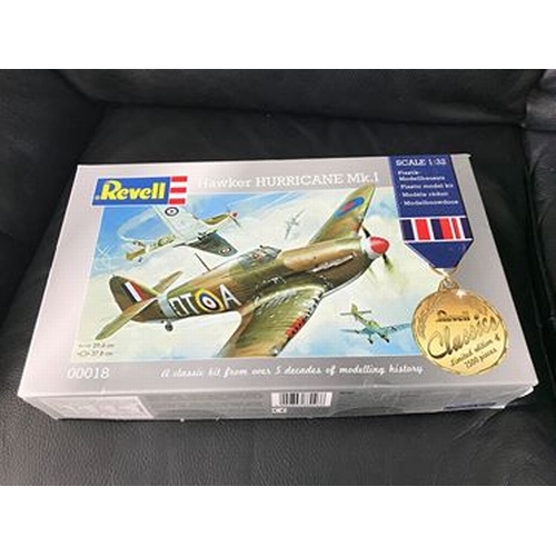 251 - CRACKING REVELL MODEL OF THE HURRICANE PLANE