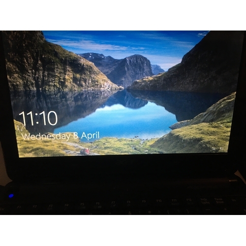 253 - ACER ASPIRE 5720 LAPTOP WITH 80GIG HARD DRIVE 1.2GIG RAM WINDOWS 10 BATTERY AND CHARGER TESTED AND W... 