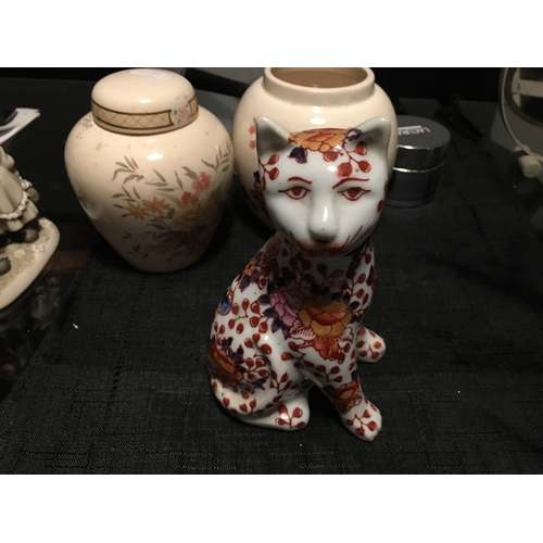 19 - LOVELY VINTAGE ORIGINAL ORIENTAL CAT FIGURINE SIGNED TO BASE.15cm perfect