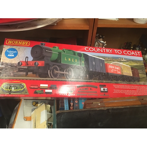 207 - FANTASTIC BOXED HORNBY TRAIN SET USED ONCE