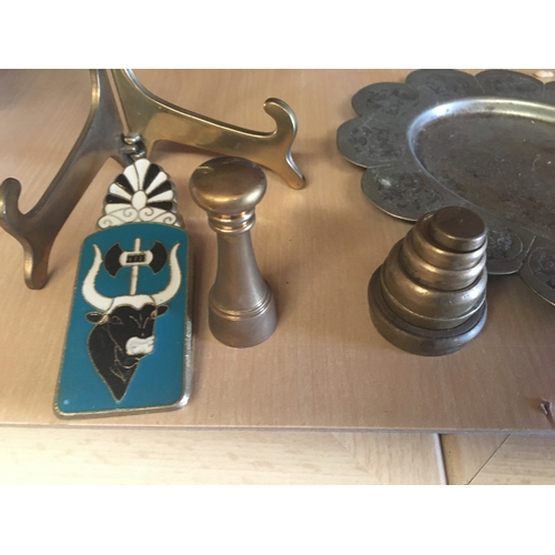 183 - NICE COLLECTION OF BRASS ITEMS INCLUDING SMALL COLLECTION OF WEIGHTS, LOVELY PAPERWEIGHT , PLATE STA... 