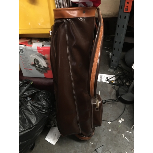 196 - CRACKING VINTAGE GOLFING BAG IN GREAT CONDITION