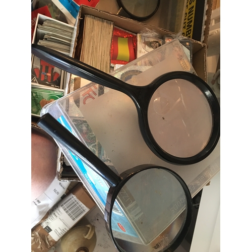 131 - LOT OF TWO MAGNIFYING GLASSES