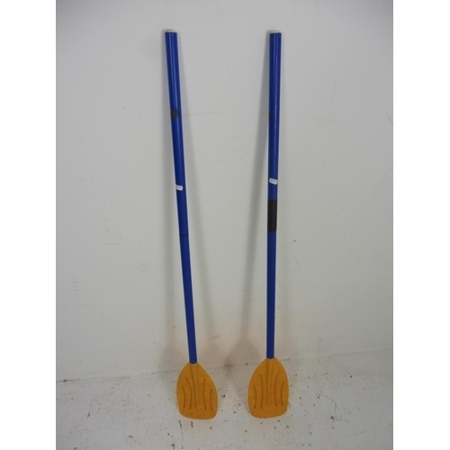 324 - PAIR OF PLASTIC OARS 3FT IN LENGTH IDEAL FOR DINGY