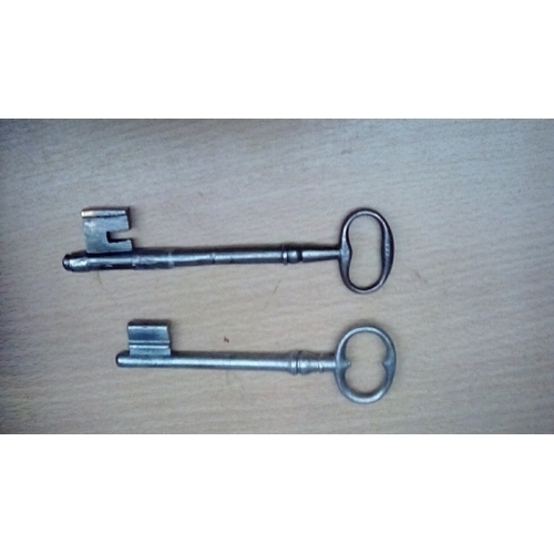 325 - NICE COLLECTORS LOT OF TWO FRENCH DOOR KEYS