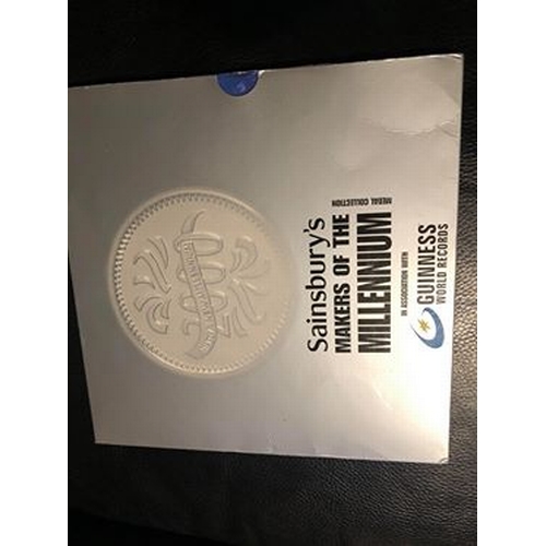 343 - FANTASTIC GUINESS WORLD RECORDS MILLENIUM COIN SET IN BOOKLET COMPLETE