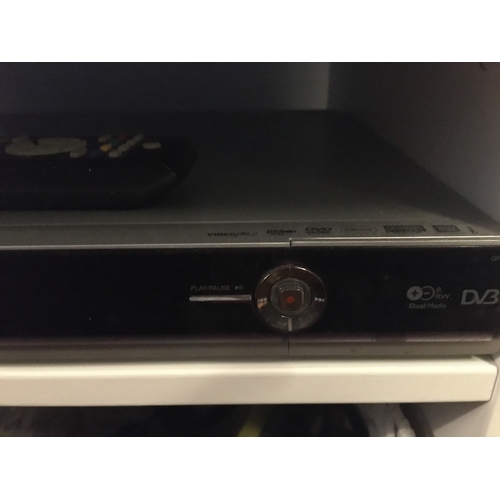 347 - CRACKING PHILIPS DVD RECORDER WITH REMOTE TESTED AND WORKING WELL.