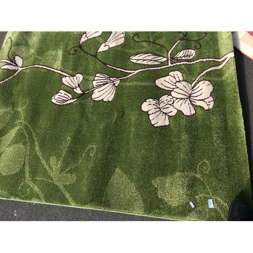 259 - Nice Green floral pattern rug IN GOOD CONDITION NO STAINS ETC  359/26/11