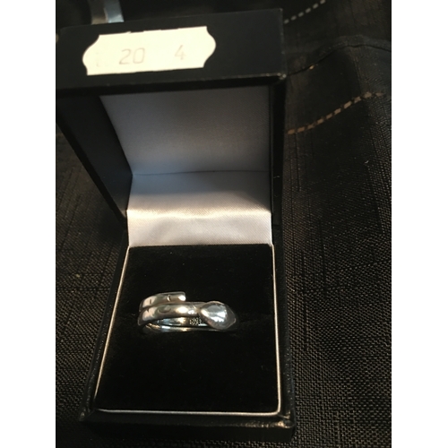 17 - LOVELY SILVER 925 RING WITH MEXICAN SERPANT TWIST AND HEAD IN PRESENTATION BOX