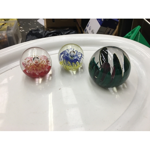 100 - CRACKING COLLECTION OF THREE LOVELY PAPERWEIGHTS