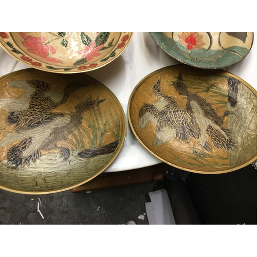 132 - NICE COLLECTION OF BRASS PAIR OF MATCHING PLATES AND DECORATIVE BOWLS