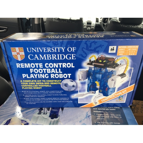 150 - CRACKING BOXED COMPLETE UNIVERSITY OF OXFORD REMOTE CONTROL PLAYING FOOTBALL ROBOT