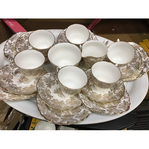 81 - LOVELY COALPORT 21PCE TEA SET INCLUDING SIX CUPS/SAUCERS/SIDE PLATES SUGAR/CREAM AND BREAD PLATE LOV... 