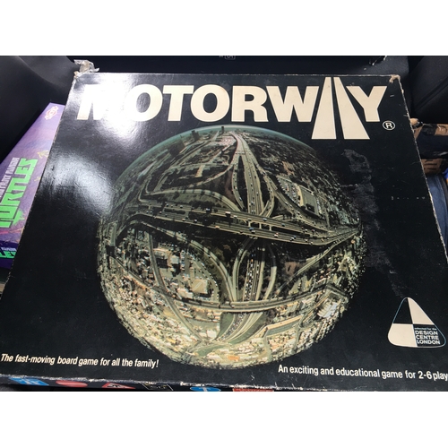 157 - RARE MOTERWAY VINTAGE BOARD GAME
COMPLETE IN GOOD CONDITION