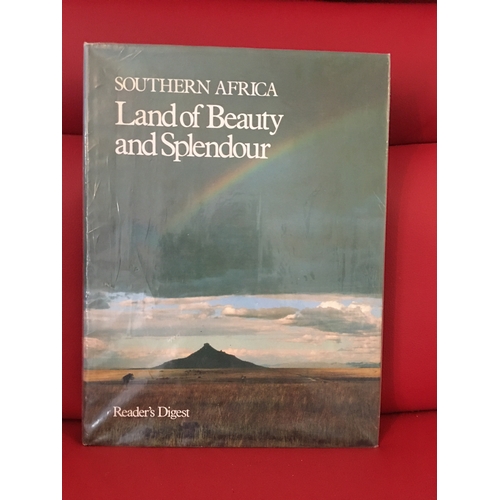 214 - FANTASTIC SOUTHERN AFRICA LAND OF BEAUTY & SPLENDOUR READERS DIGEST BOOK LIKE NEW