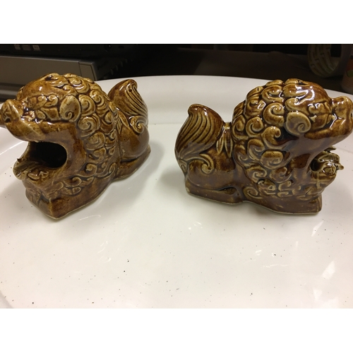 406 - A PAIR OF FOO DOGS (WATCH THE SHARP TEETH)