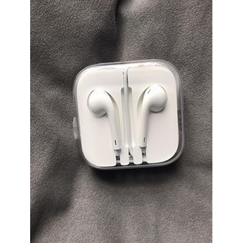 419 - CRACKING SET OF I.PHONE EARPHONES AS NEW IN CONTAINER