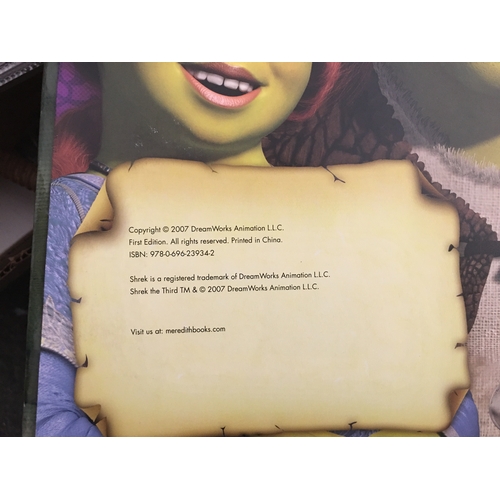 41 - DREAMWORKS THE LEGEND OF SHREK 2007 POP UP BOOK  GOOD CONDITION (ra)