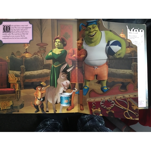 41 - DREAMWORKS THE LEGEND OF SHREK 2007 POP UP BOOK  GOOD CONDITION (ra)