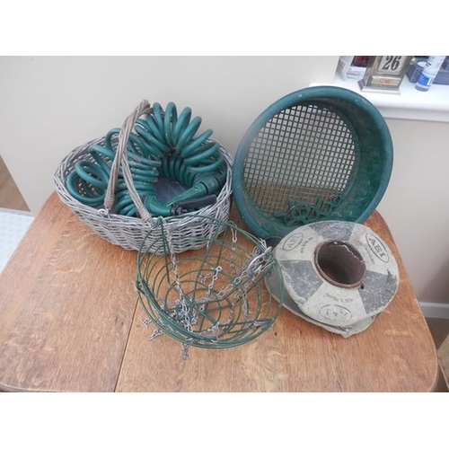 287 - VARIOUS ITEMS OF GARDEN EQUIPMENT INCLUDING WICKER BASKET FLEXI HOSE TWO HANGING BASKETS