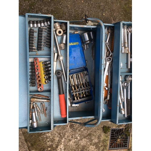 186 - CRACKING BLUE TOOL BOX WITH LOTS OF TOOLS AND PADLOCK