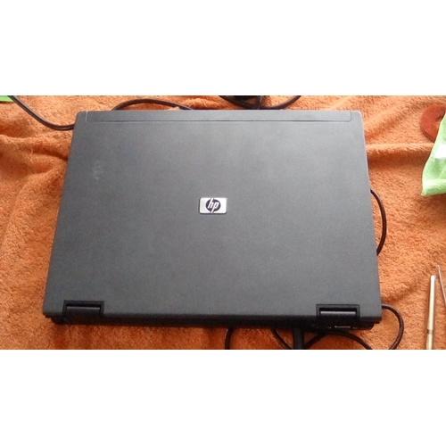 375 - CRACKING HP NOTEBOOK TESTED AND FULLY WORKING WITH BATTERY AND CHARGER AND WINDOWS 10