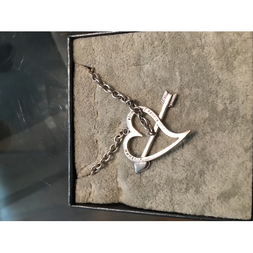 384 - LOVELY SILVER 925 NECKLACE WITH HEART AND ARROW PENDANT IN PRESENTATION BOX