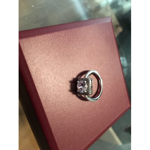 385 - LOVELY Silver Ring with Square Stone WITH PRESENTATION BOX