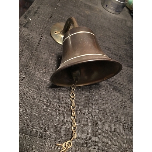 413 - CRACKING VINTAGE BRASS WALL HANGING BELL WITH CLANGER IDEAL PUB LAST ORDERS BELL