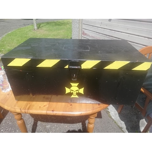 342 - Large metal box ideal for a van vault, tool box, man cave item, or kids toy chest. In good condition... 