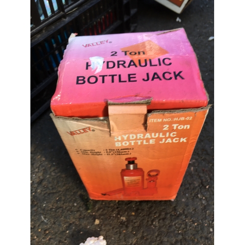 229 - NEW BOXED 2 TON BOTTLE HYDRAULIC JACK