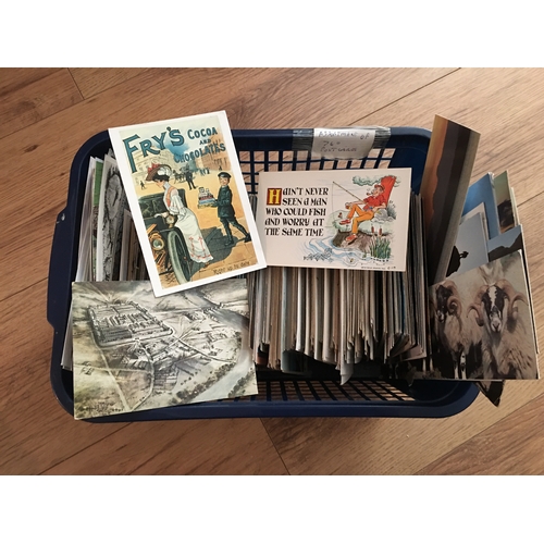 326 - LARGE BOX OF 760 ASSORTED POST CARDS