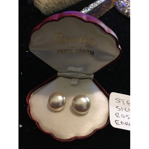 100L - LOVELY SILVER ROSITA EARINGS IN LOVELY OYSTER SHAPED BOX