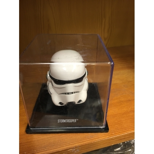 420 - CRACKING MINIATURE SNOWTROOPER HELMET IN PLASTIC DISPLAY BOX