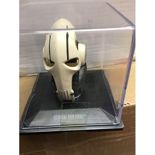 421 - CRACKING MINIATURE GENERAL GRIEVOUS HELMET IN PLASTIC DISPLAY