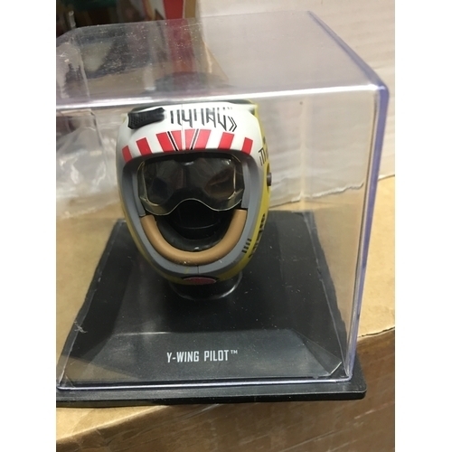 424 - CRACKING MINIATURE Y-WING PILOT HELMET IN PLASTIC DISPLAY BOX