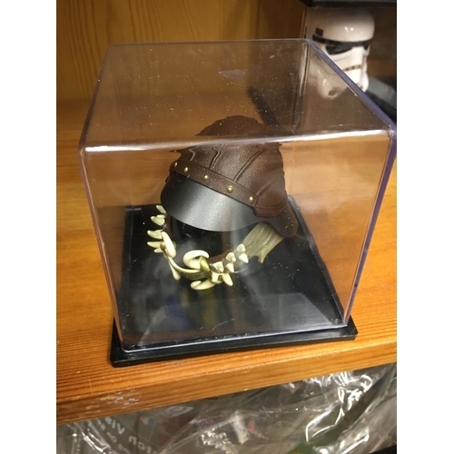 433 - CRACKING MINIATURE LANDO CALRISSIAN HELMET IN PLASTIC DISPLAY CASE