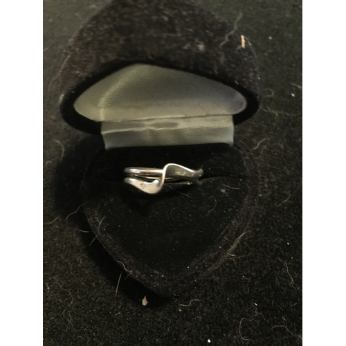 100Q - LOVELY SILVER RING IN PRESENTATION BOX