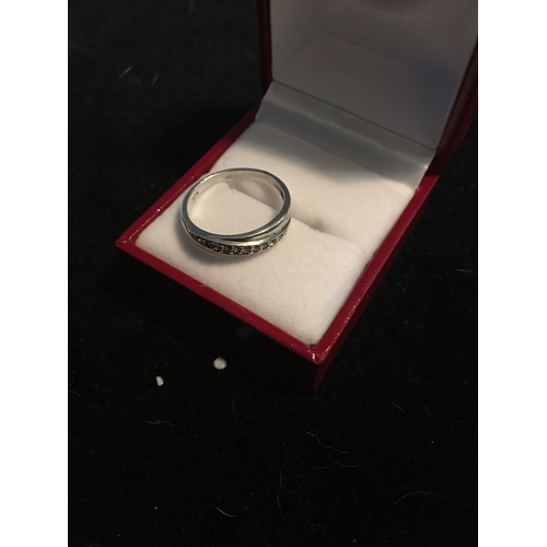 100R - LOVELY SILVER RING WITH STONES IN PRESENTATION BOX