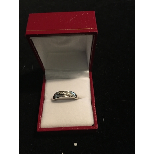 100R - LOVELY SILVER RING WITH STONES IN PRESENTATION BOX