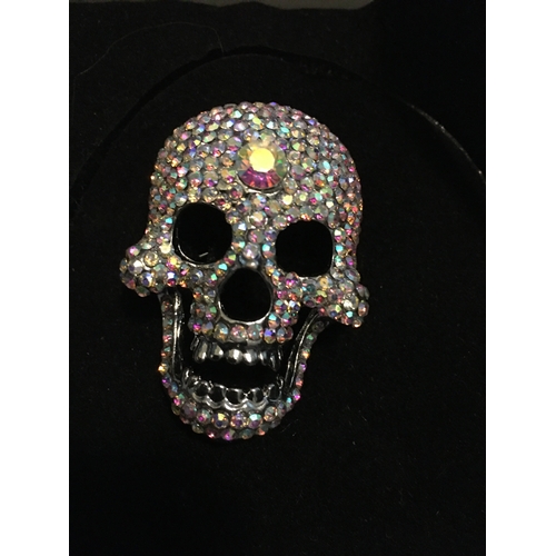 62 - LOVELY BOXED BLING SKULL BROOCH