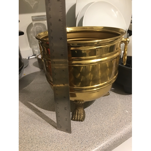 72 - lovely Brass  Planter on Claw feet