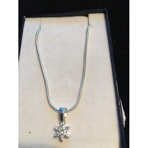 100G - LOVELY SILVER NECKLACE WITH SPARKLY PENDANT