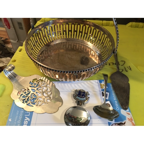 41 - PLATED BREAD BASKET AND TWO CAKE SLICES AND TWO VINTAGE SPOONS