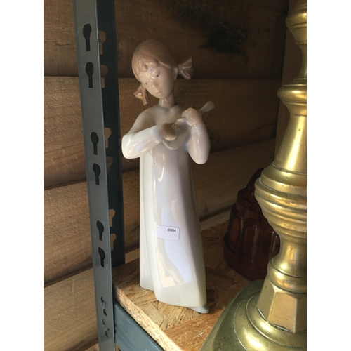 50 - LOVELY LlADRO FIGURE GIRL WITH UKILELE   PERFECT CONDITION