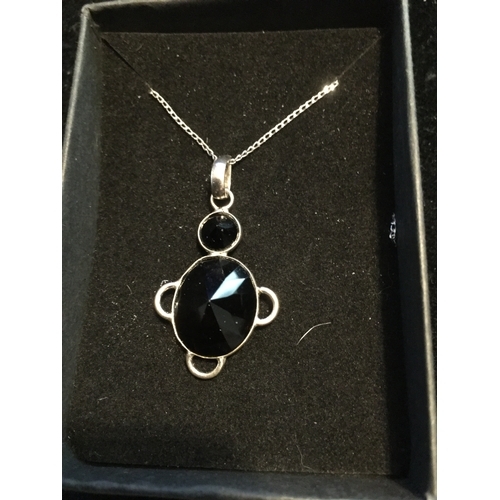 63 - LOVELY SILVER NECKLACE WITH BLACK PENDANT IN PRESENTATION BOX 100I