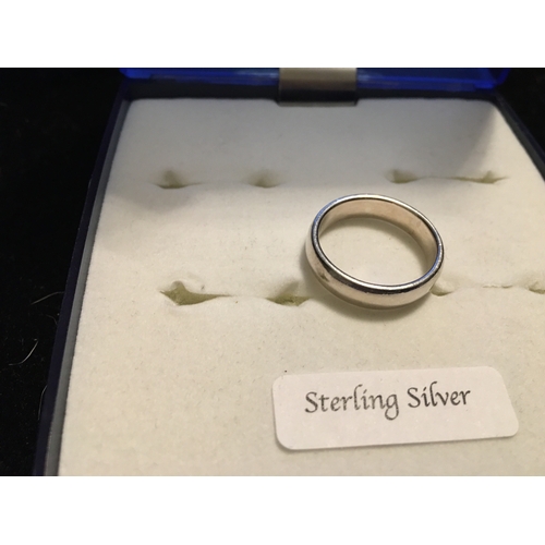 100B - LOVELY STERLING SILVER  BAND RING