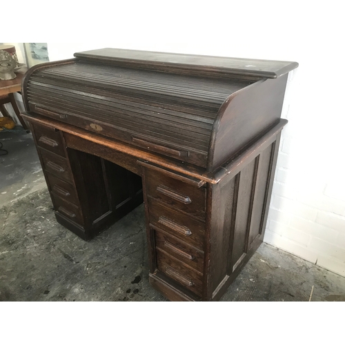 100Q - FANTASTIC ROLL TOP DESK IN NICE CONDITION