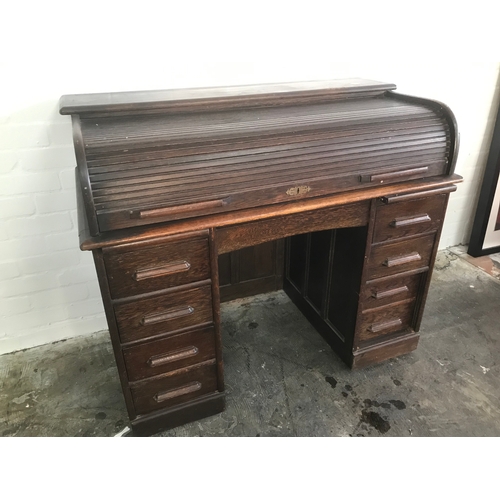 100Q - FANTASTIC ROLL TOP DESK IN NICE CONDITION